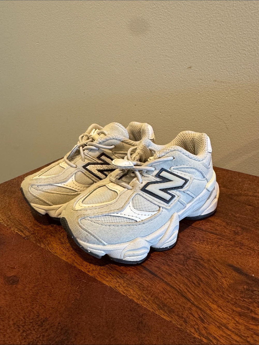 New Balance 9060 Kids White and Black Logo Athletic Sneakers Worn Once